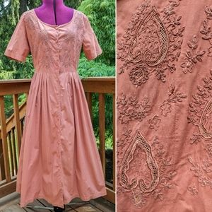 Vtg 80s cotton dress, embroidery fit and flair